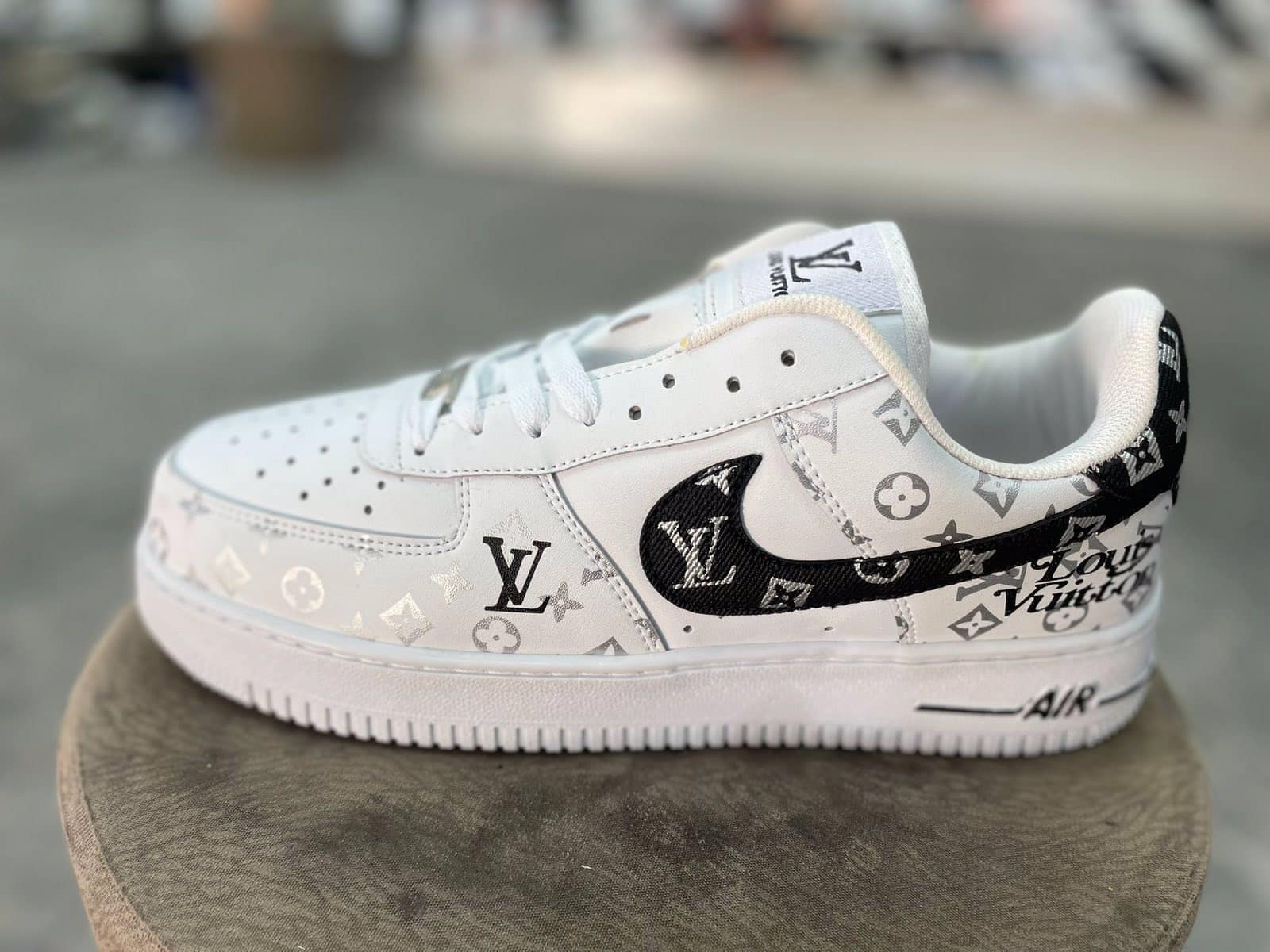 Nike AirForce 1 LV White