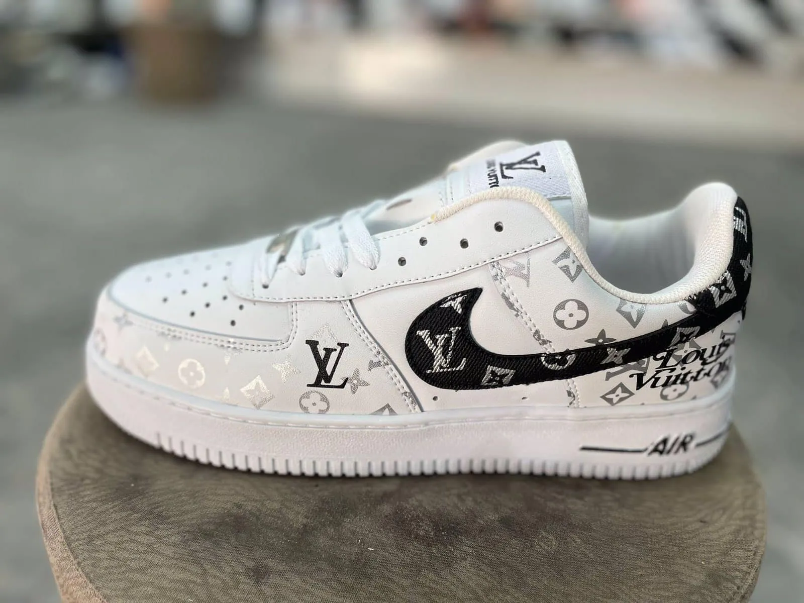 Nike AirForce 1 LV White