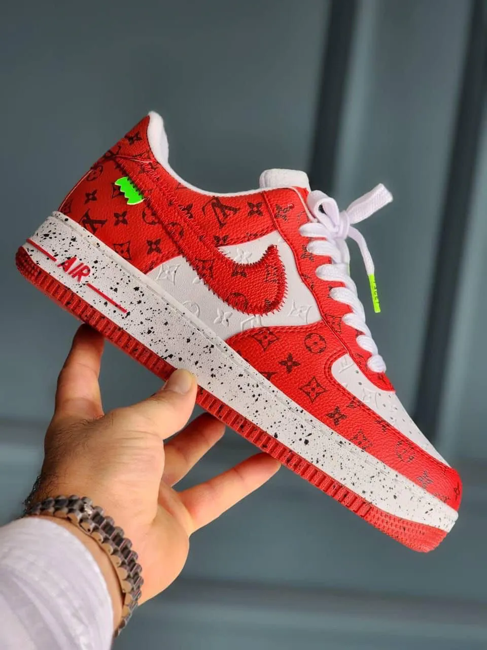 Nike AirForce 1 LV Red